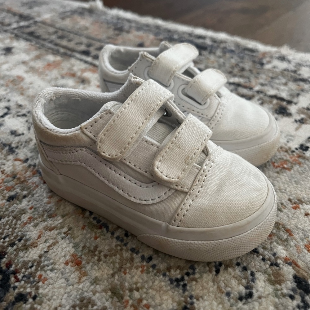 Vans Toddler Old Skool V Classic Tumble Shoe size 5c